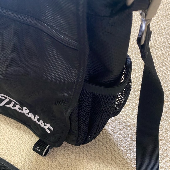 SOLD- Titleist Laptop Messenger Travel Bag. Excellent Condition. - Picture 13 of 13